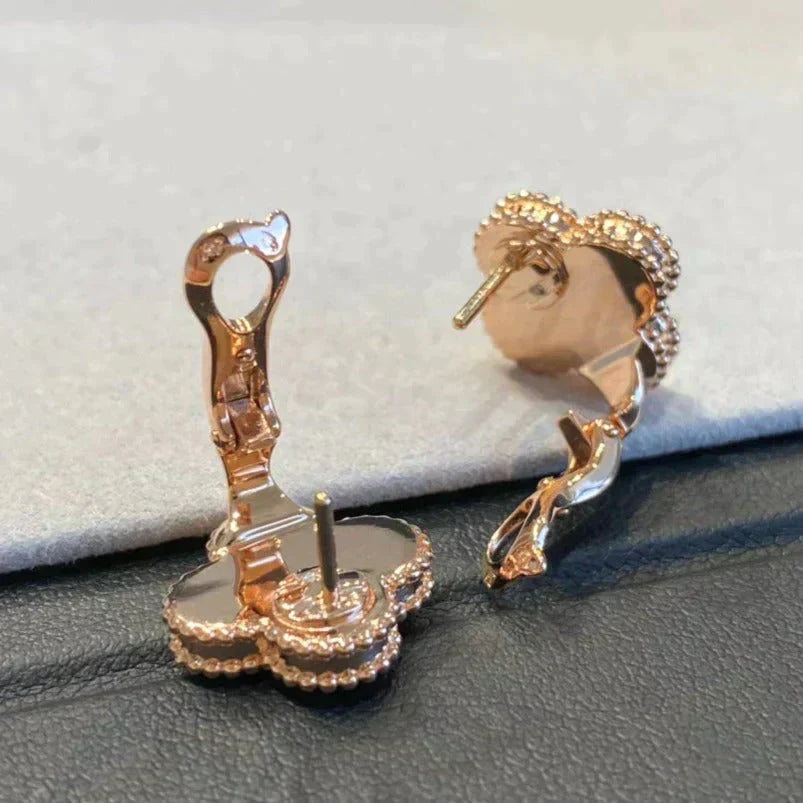 Lume Jewelry クローバーミディアム 1モチーフ グレーMOP ダイヤモンドピアス