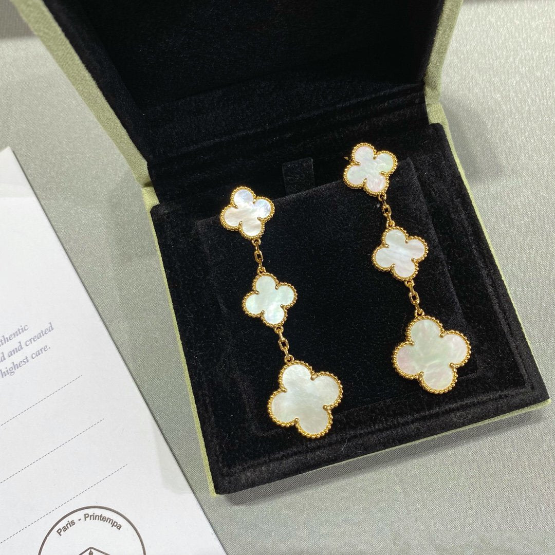Lume Jewelry クローバー MOP 3モチーフ ゴールドピアス