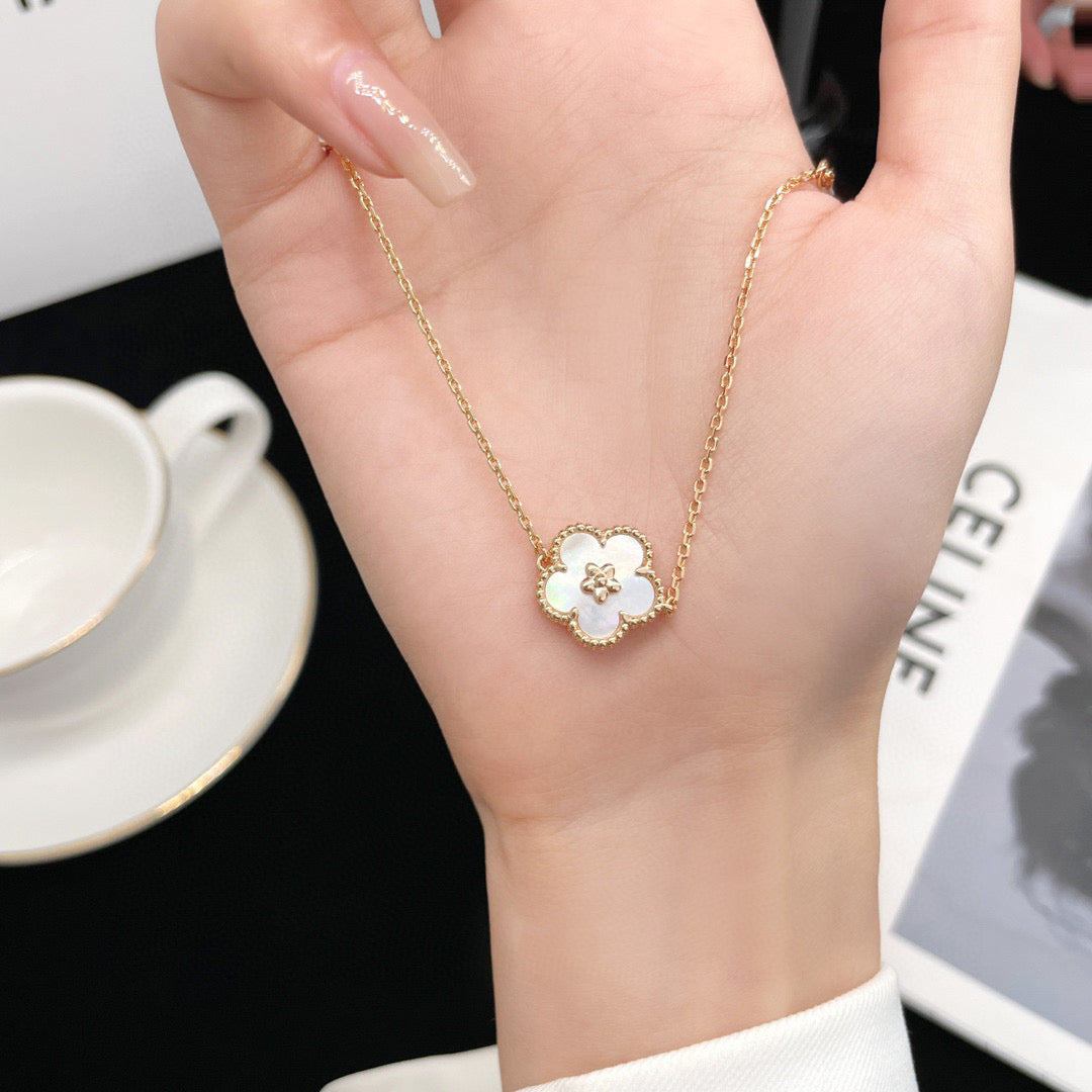 ¡®Lume Jewelry¡¯LUCKY WHITE MOP PLUM BLOSSOM NECKLACE