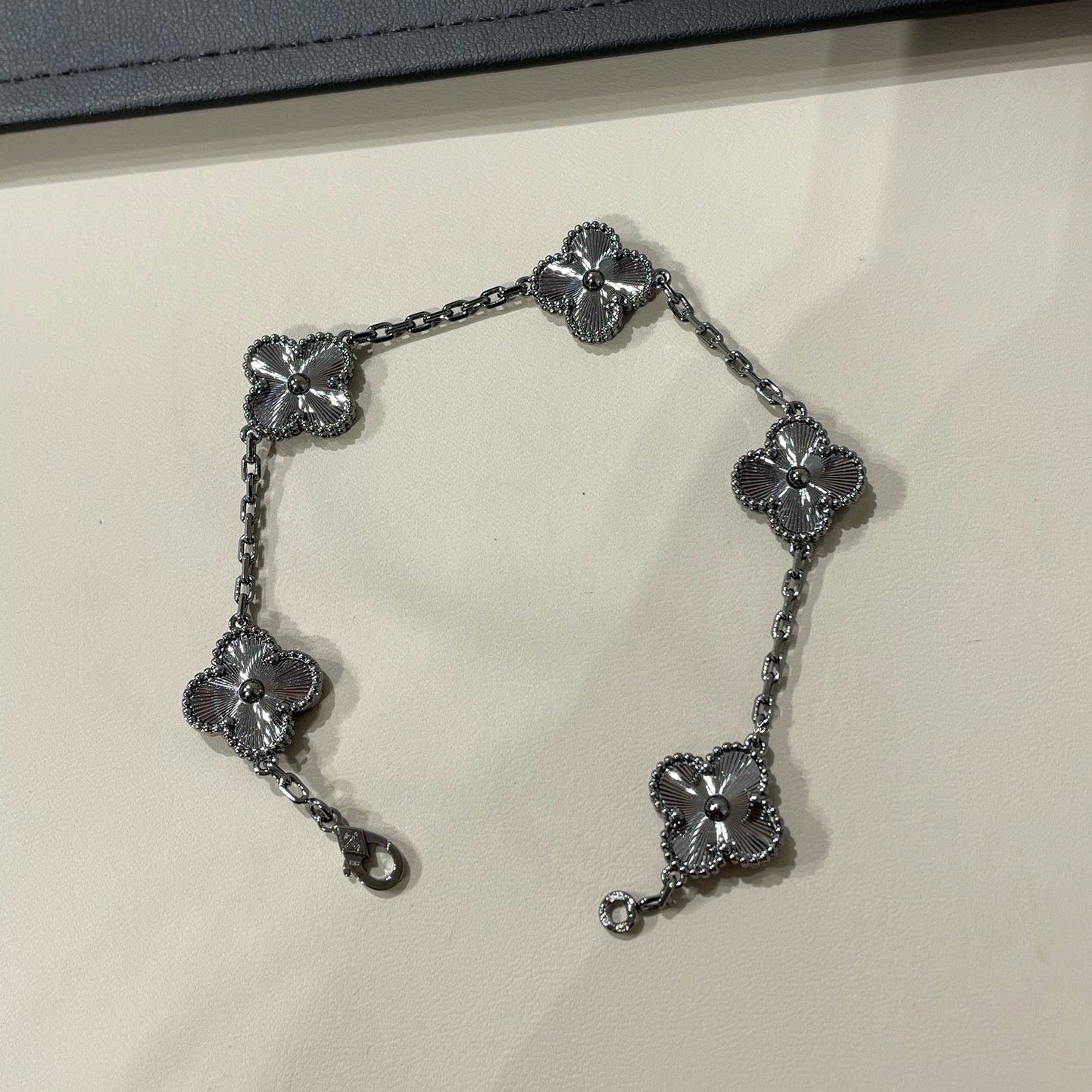 [Lume Jewelry]新作 CLOVER 5モチーフ ブラックブレスレット