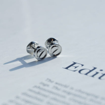 Lume Jewelry「LOVE イヤリング シルバー 10MM」