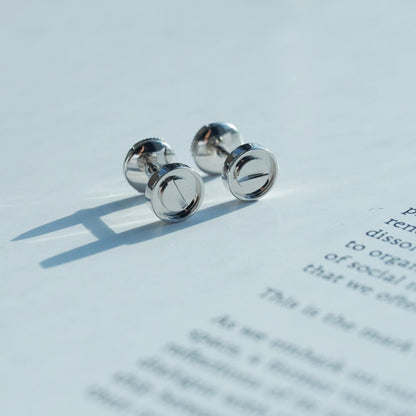 Lume Jewelry「LOVE イヤリング シルバー 10MM」