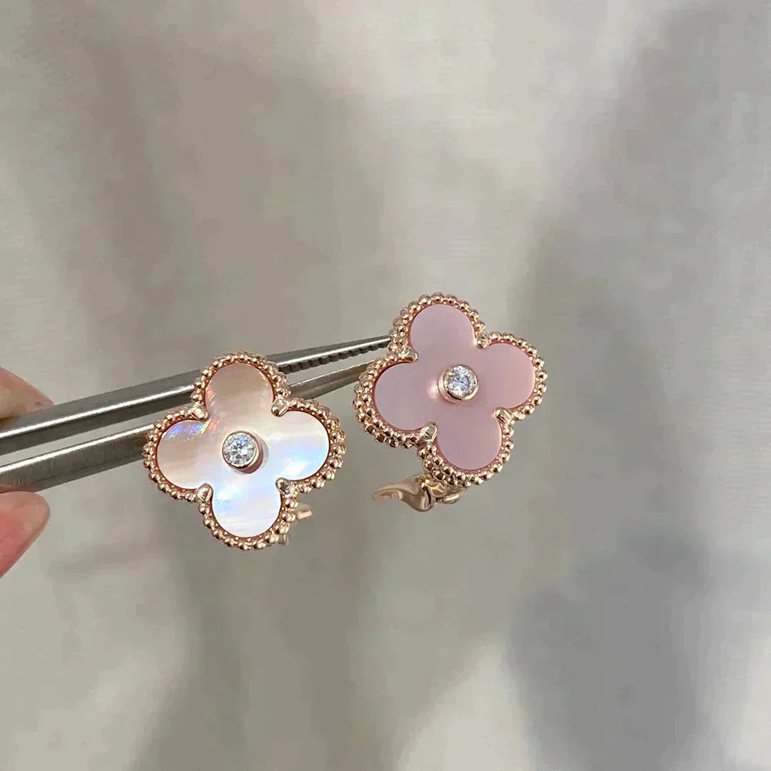 Lume Jewelry クローバー ミディアム 1モチーフ ピンクMOP ダイヤモンドピアス
