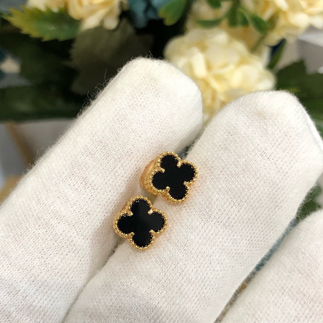 「Lume Jewelry」クローバー ミニ ゴールド イヤリング