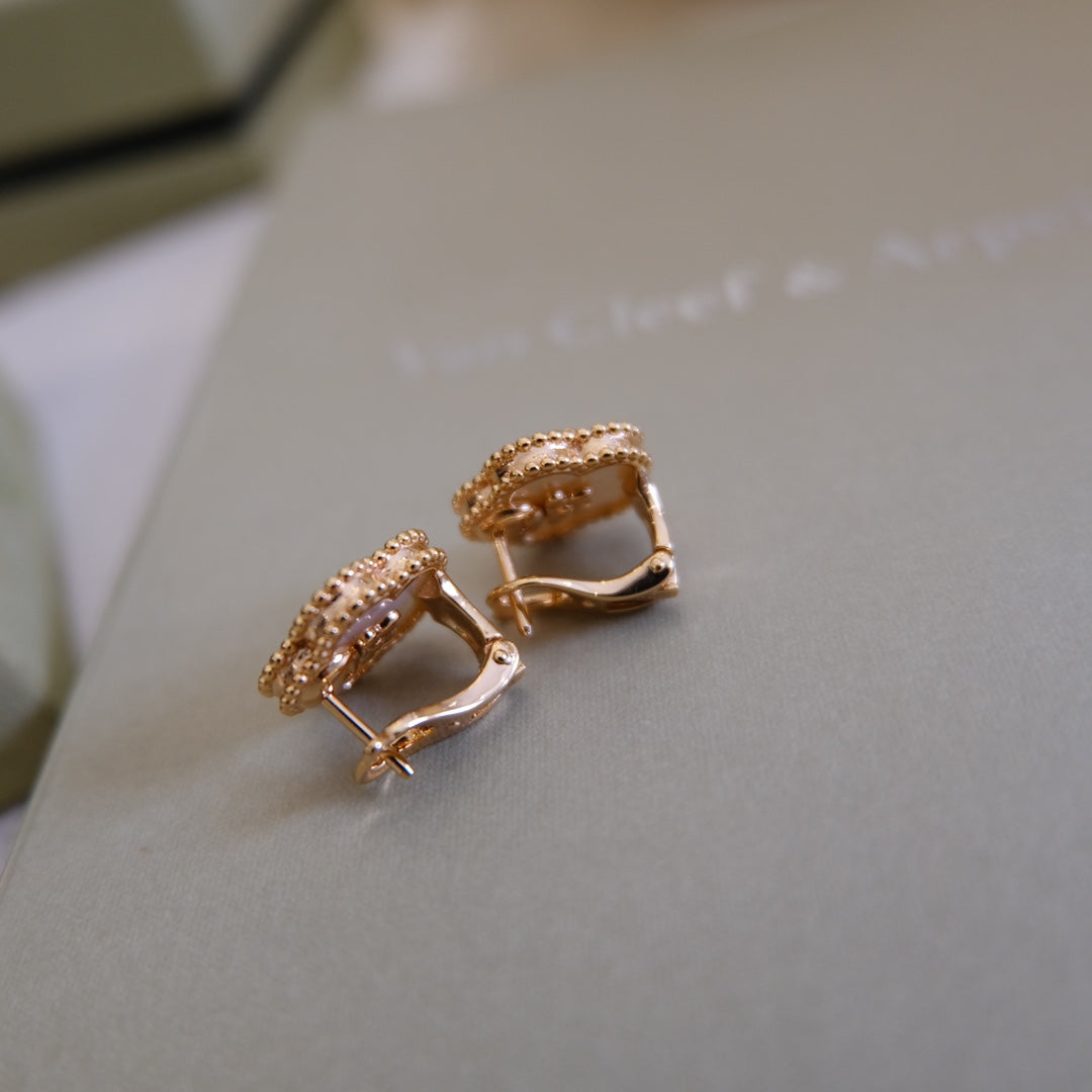 Lume Jewelry ラッキー ピンクゴールド ホワイトMOP イヤリング
