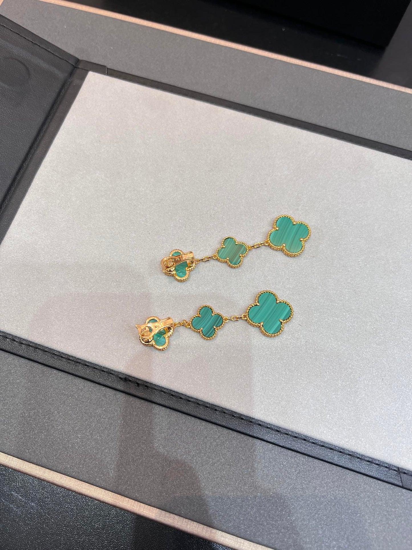 『Lume Jewelry』クローバー マラカイト 3モチーフ ゴールド
