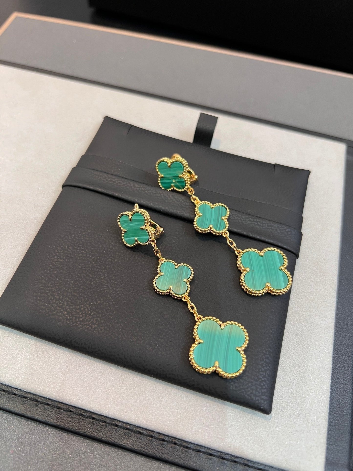 『Lume Jewelry』クローバー マラカイト 3モチーフ ゴールド