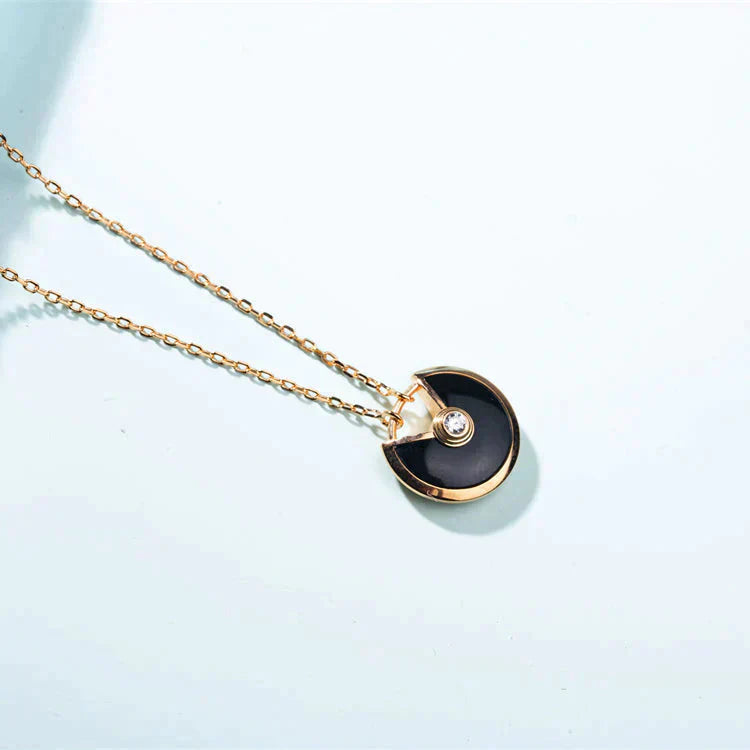 Lume Jewelry「アミュレット ゴールド カーネリアン オニキス ネックレス」