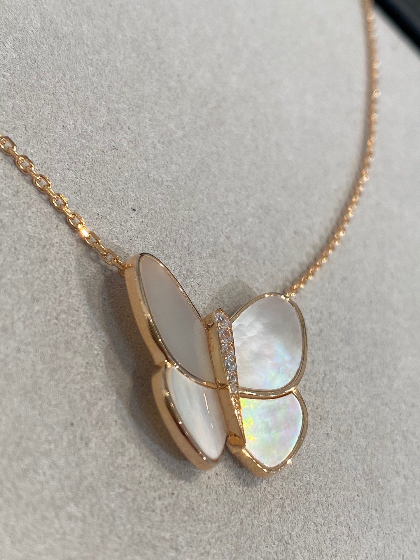 「Lume Jewelry」バタフライゴールドMOPダイヤモンドネックレス