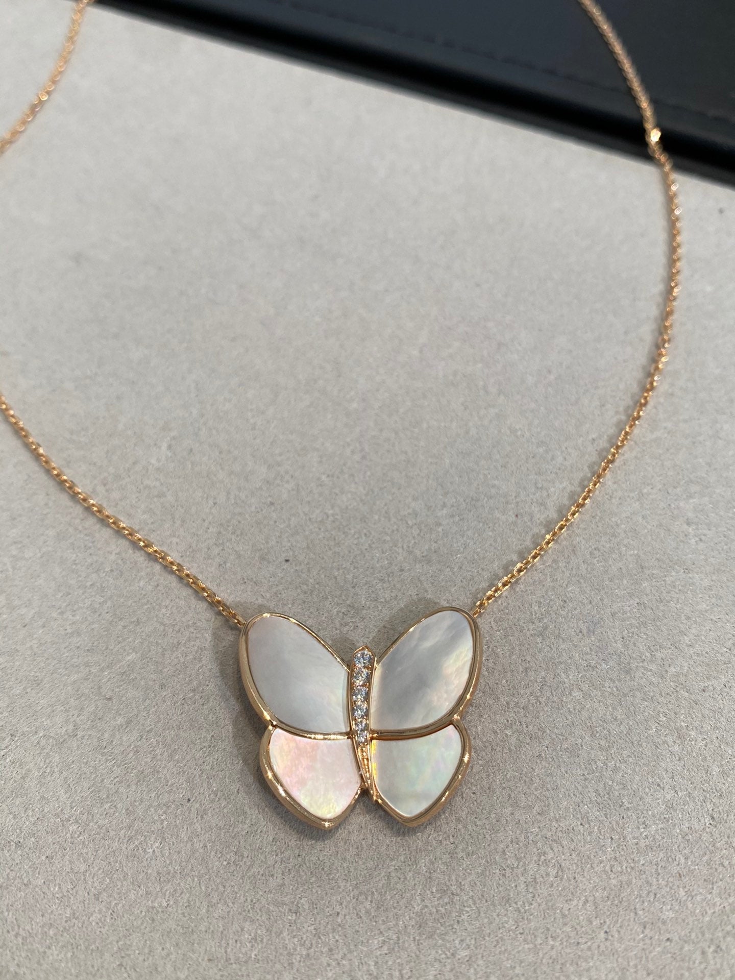 「Lume Jewelry」バタフライゴールドMOPダイヤモンドネックレス