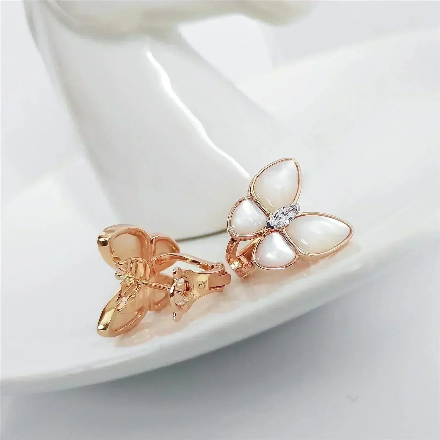 Lume Jewelry バタフライ マザーオブパール ダイヤモンド ピアス
