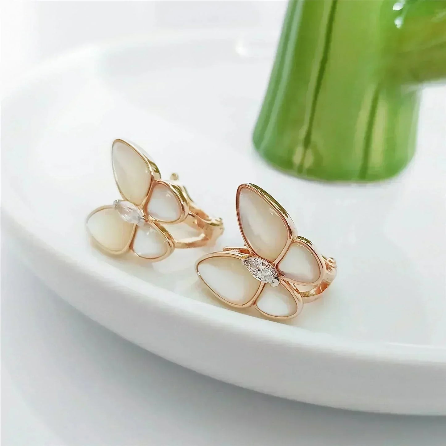 Lume Jewelry バタフライ マザーオブパール ダイヤモンド ピアス