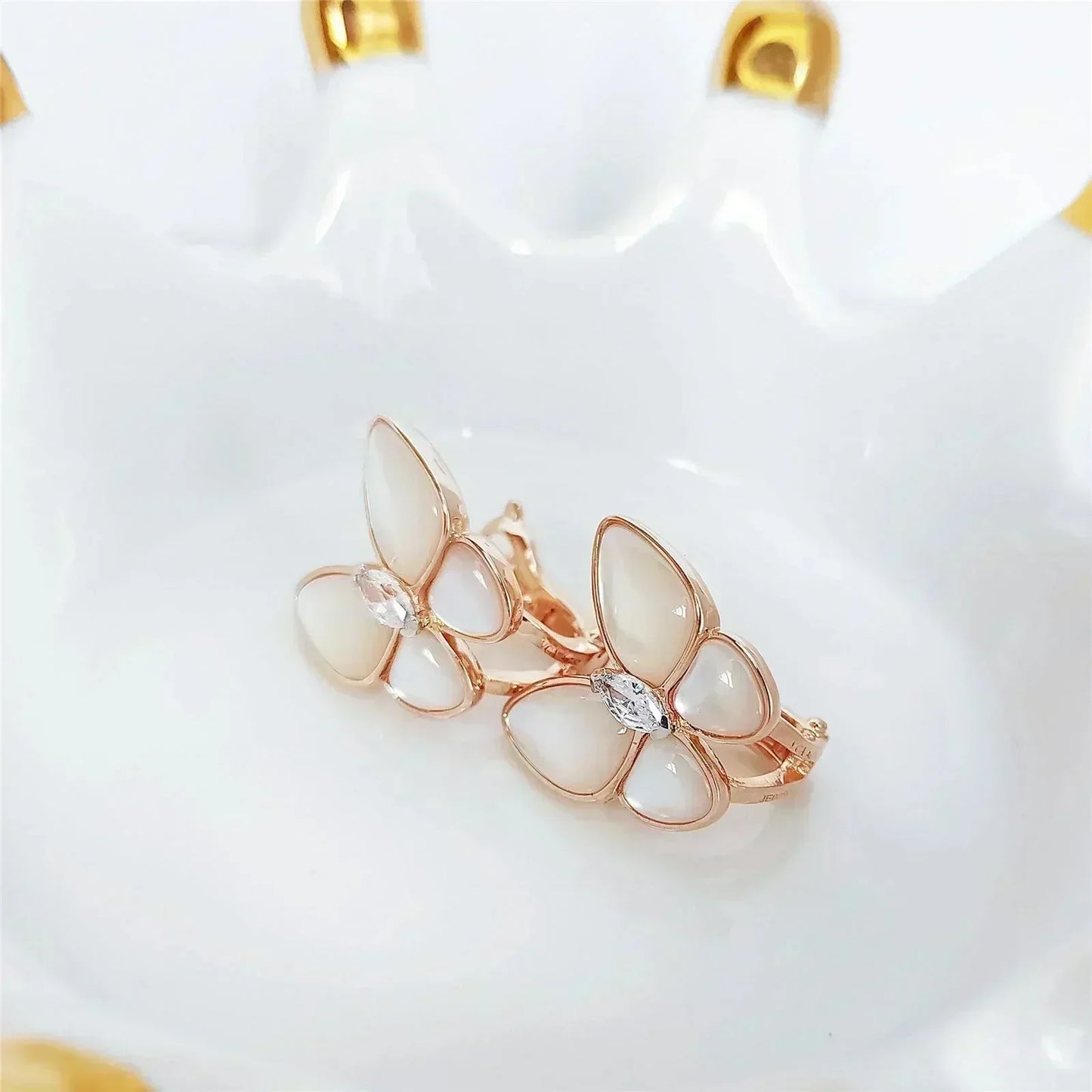 Lume Jewelry バタフライ マザーオブパール ダイヤモンド ピアス