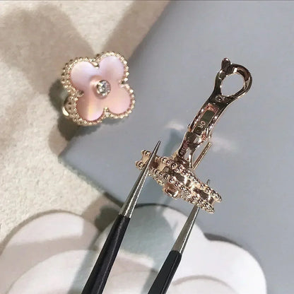 Lume Jewelry クローバー ミディアム 1モチーフ ピンクMOP ダイヤモンドピアス