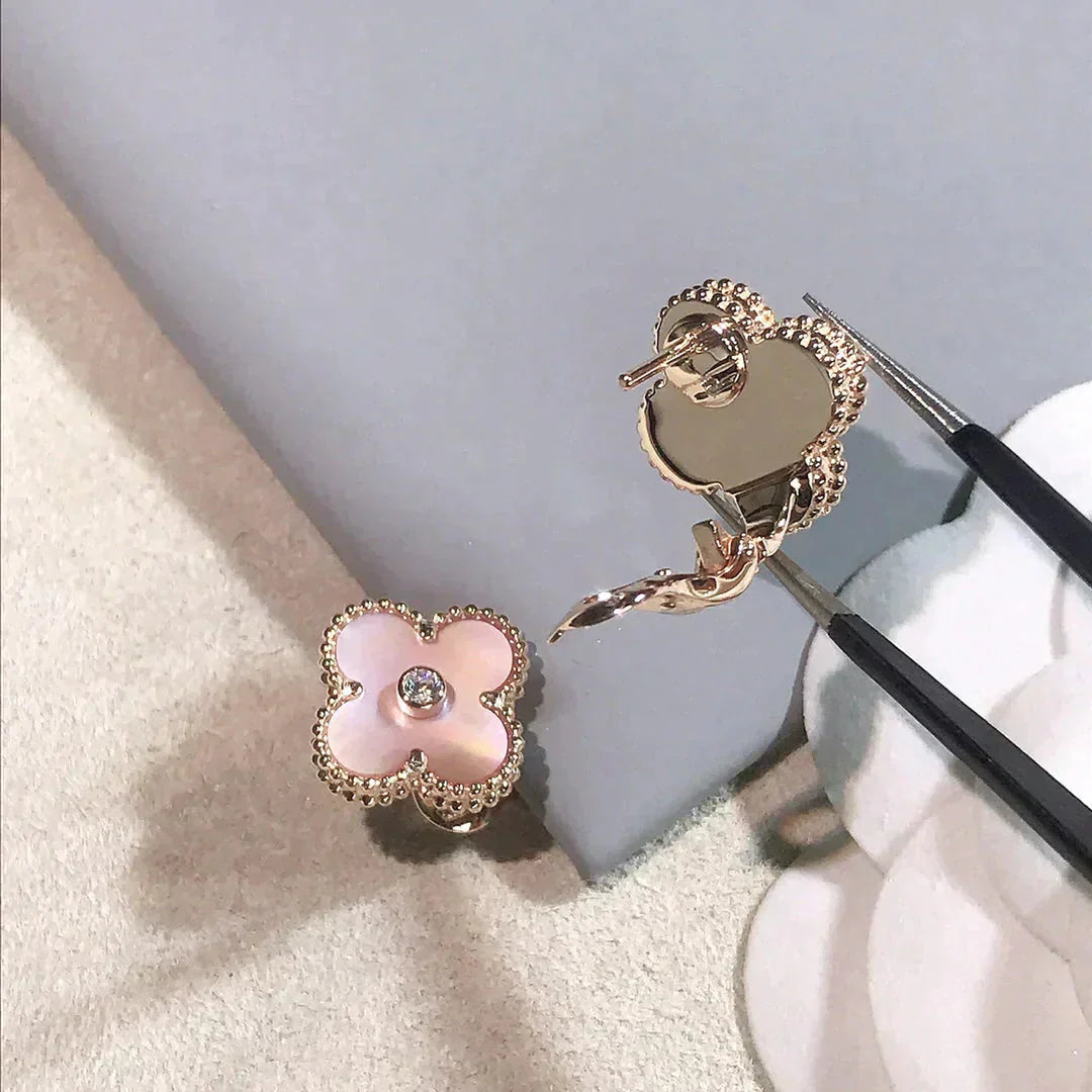 Lume Jewelry クローバー ミディアム 1モチーフ ピンクMOP ダイヤモンドピアス