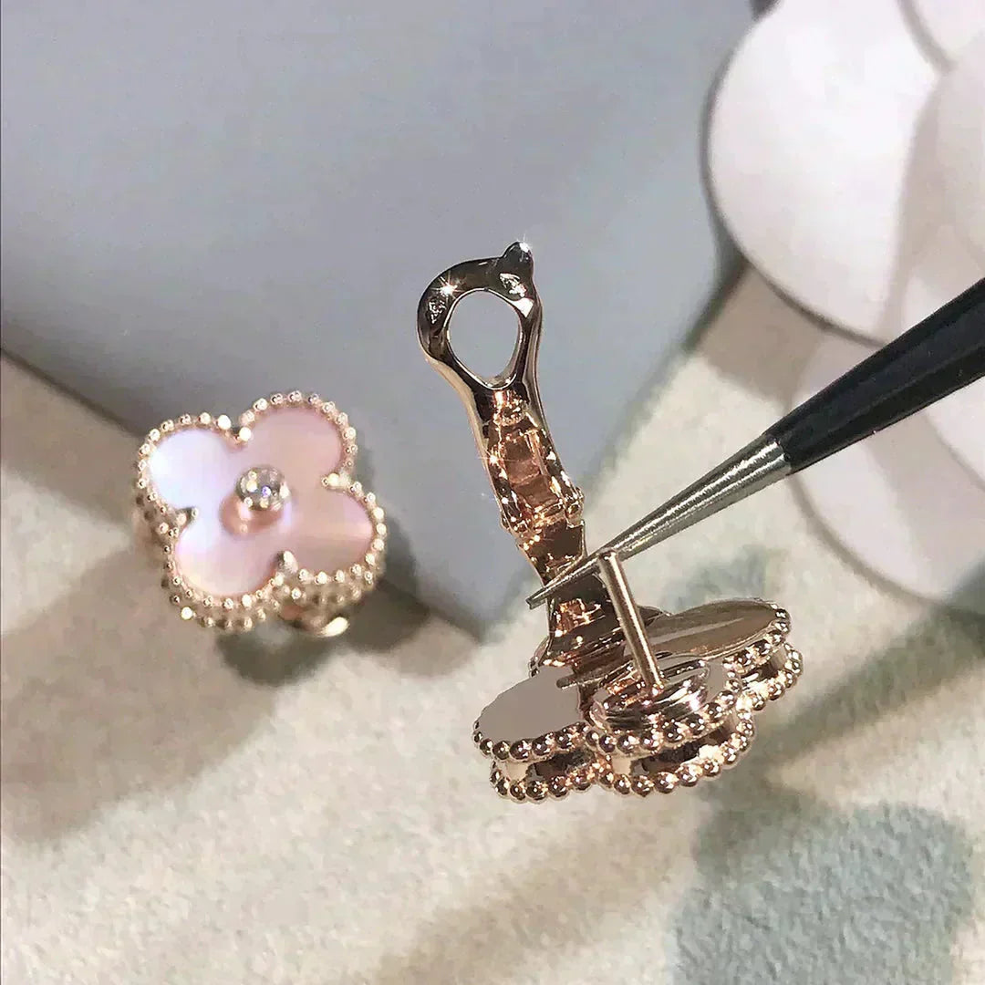 Lume Jewelry クローバー ミディアム 1モチーフ ピンクMOP ダイヤモンドピアス