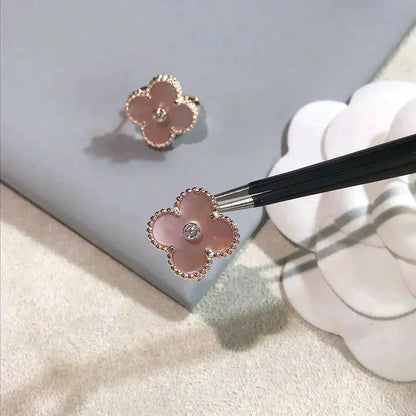 Lume Jewelry クローバー ミディアム 1モチーフ ピンクMOP ダイヤモンドピアス