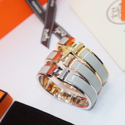 「Lume Jewelry」水色ブレスレット