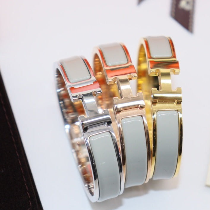 「Lume Jewelry」水色ブレスレット