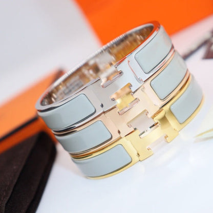 「Lume Jewelry」水色ブレスレット
