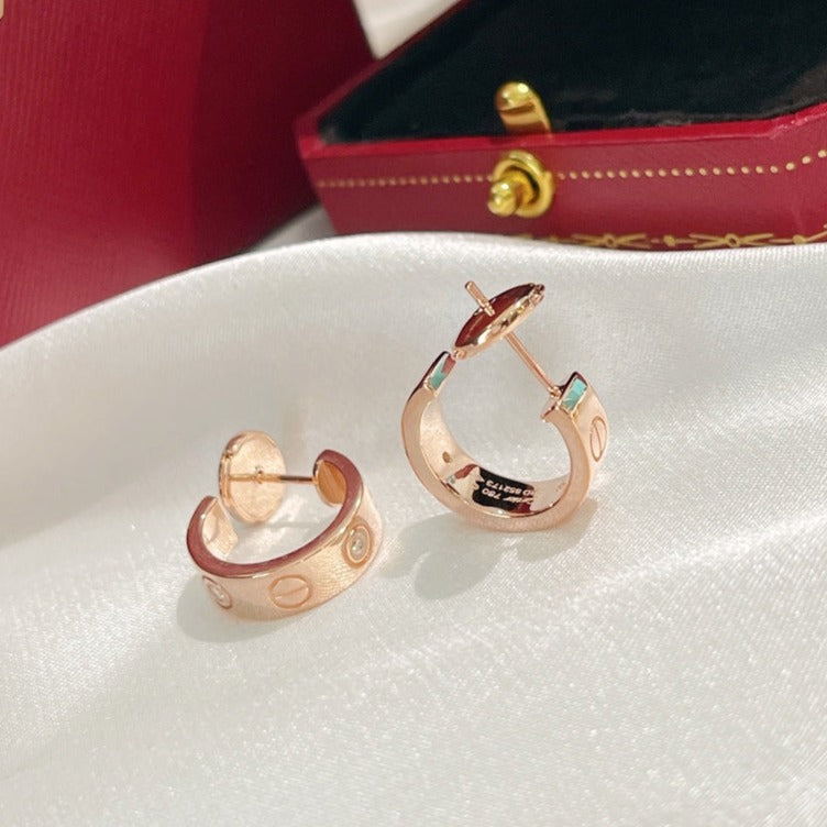 Lume Jewelry「LOVE イヤリング」5.7MM 2ダイヤモンド