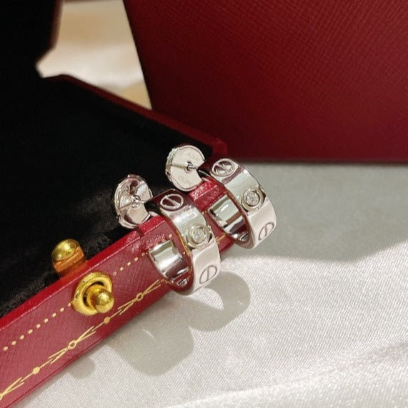 Lume Jewelry「LOVE イヤリング」5.7MM 2ダイヤモンド