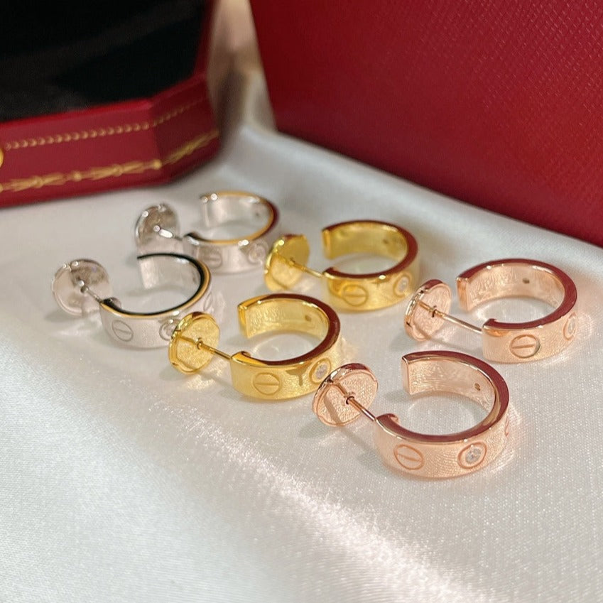 Lume Jewelry「LOVE イヤリング」5.7MM 2ダイヤモンド
