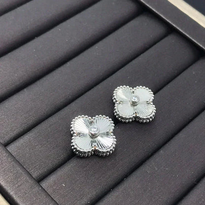 Lume Jewelry クローバーミニ 9.5mm レーザーピアス
