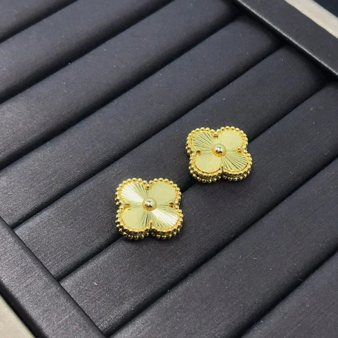 Lume Jewelry クローバーミニ 9.5mm レーザーピアス