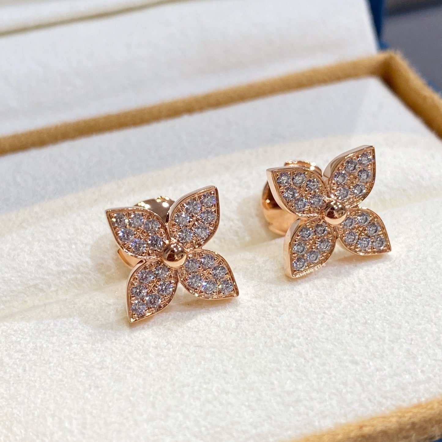 「ルゥメジュエリー」スターダイヤモンドピアス