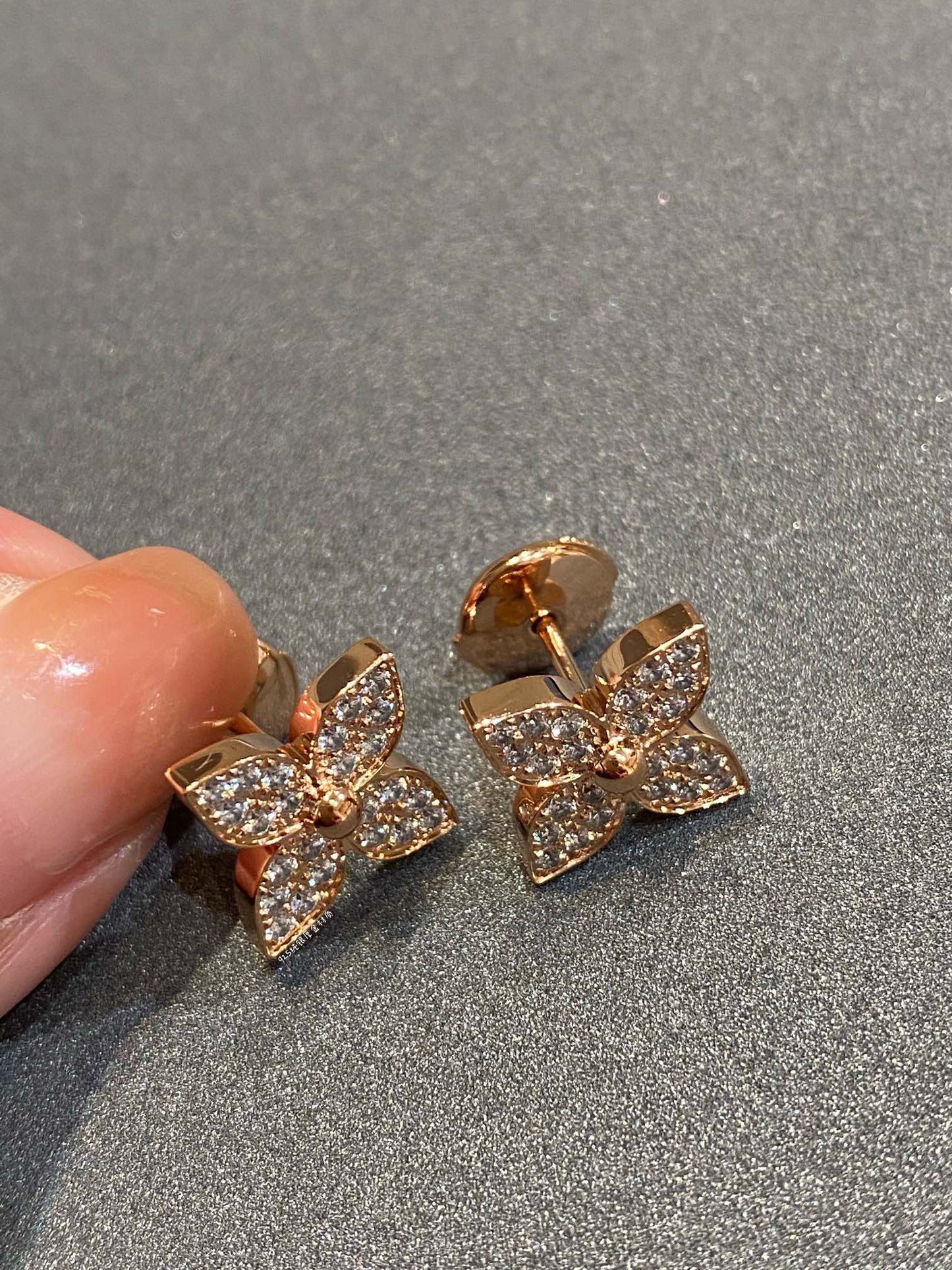 「ルゥメジュエリー」スターダイヤモンドピアス