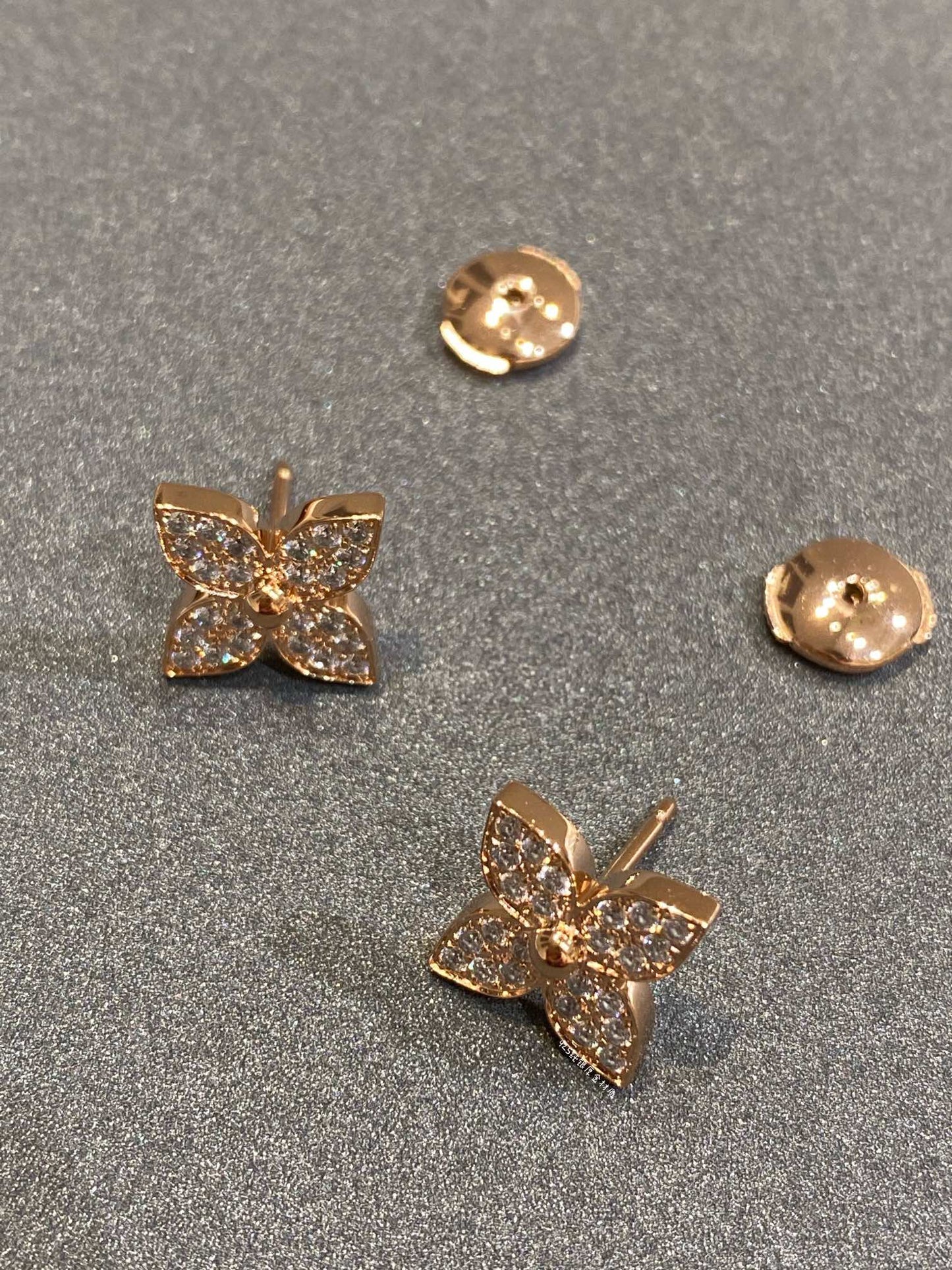 「ルゥメジュエリー」スターダイヤモンドピアス