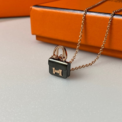 「ルムジュエリー」コンスタンス ブラックペンダント ピンクゴールドネックレス