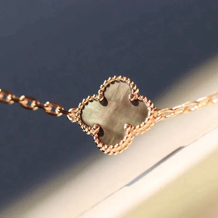 Lume Jewelryクローバー 20モチーフ レーザーダイヤモンドネックレス