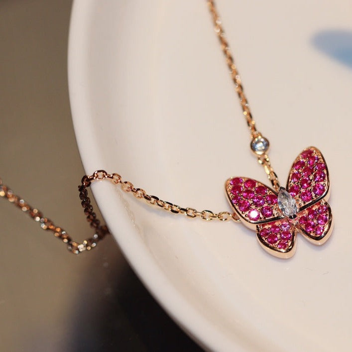 Lume Jewelry「バタフライ レッドダイヤモンド ローズゴールドネックレス」