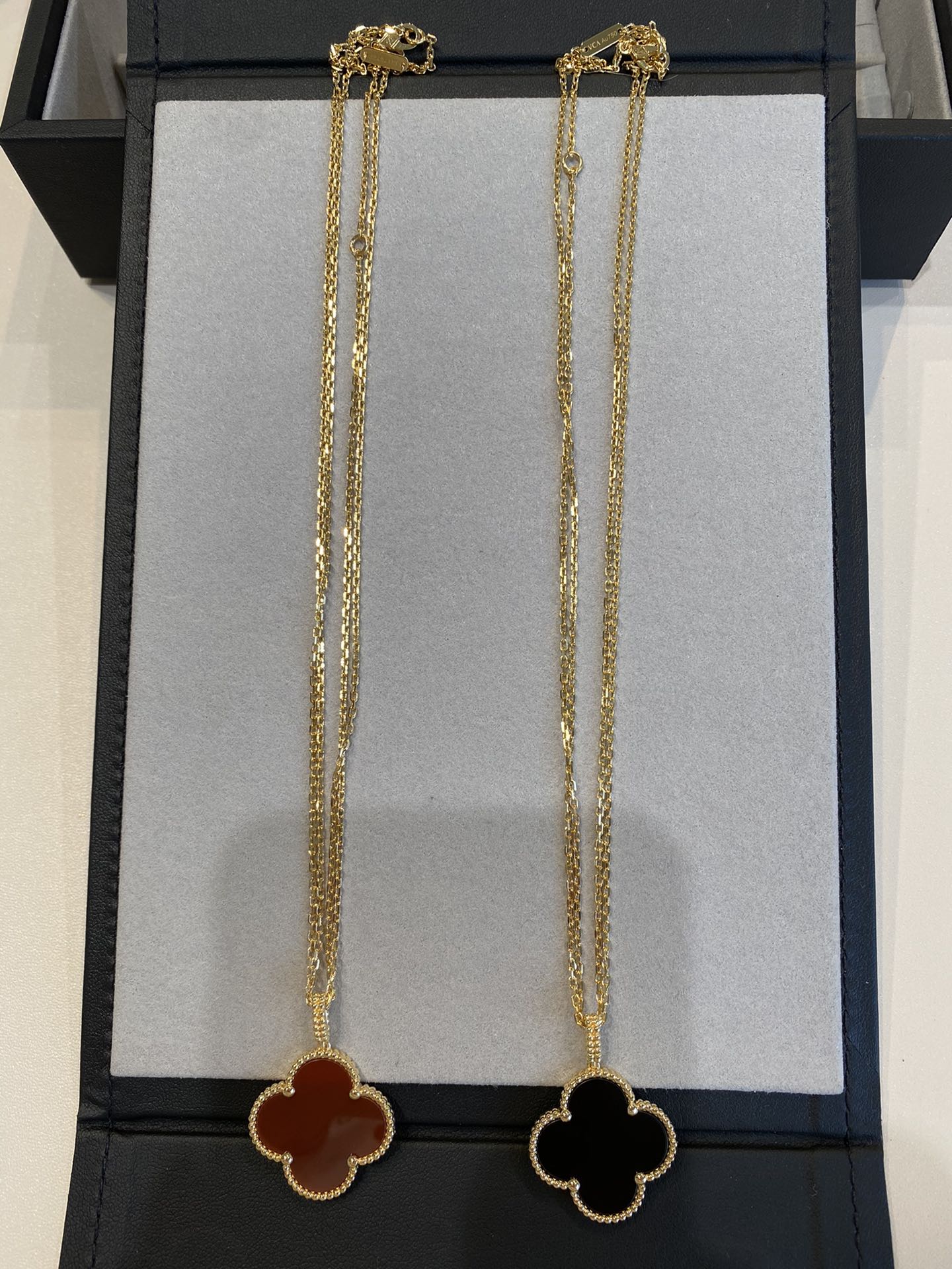 Lume Jewelry クローバー 25MM ネックレス ゴールドカーネリアン
