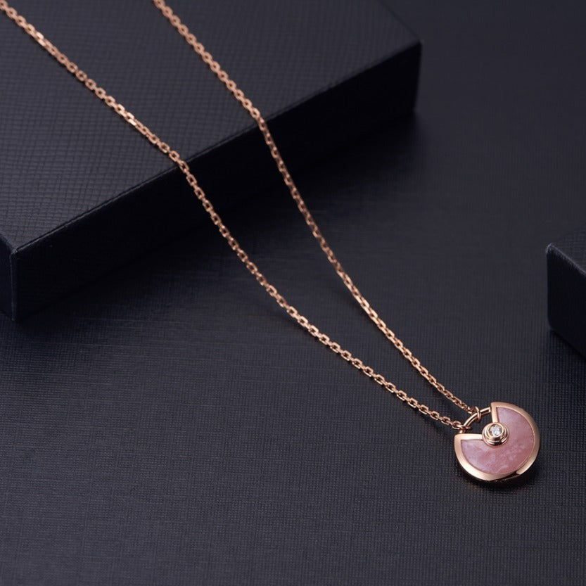 Lume Jewelry「アミュレット ローズゴールド ピンクマザーオブパール ネックレス」