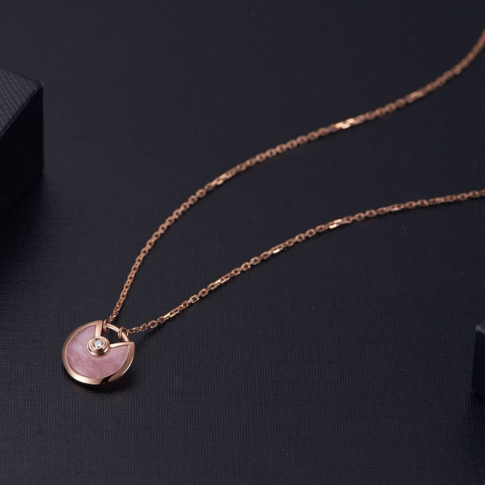Lume Jewelry「アミュレット ローズゴールド ピンクマザーオブパール ネックレス」