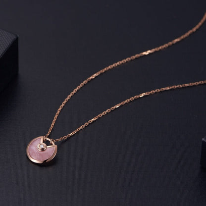 Lume Jewelry「アミュレット ローズゴールド ピンクマザーオブパール ネックレス」