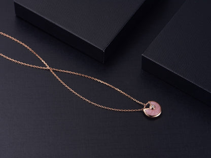 Lume Jewelry「アミュレット ローズゴールド ピンクマザーオブパール ネックレス」