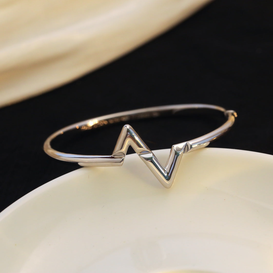Lume Jewelry「VOLTE UPSITE DOWN ブレスレット」