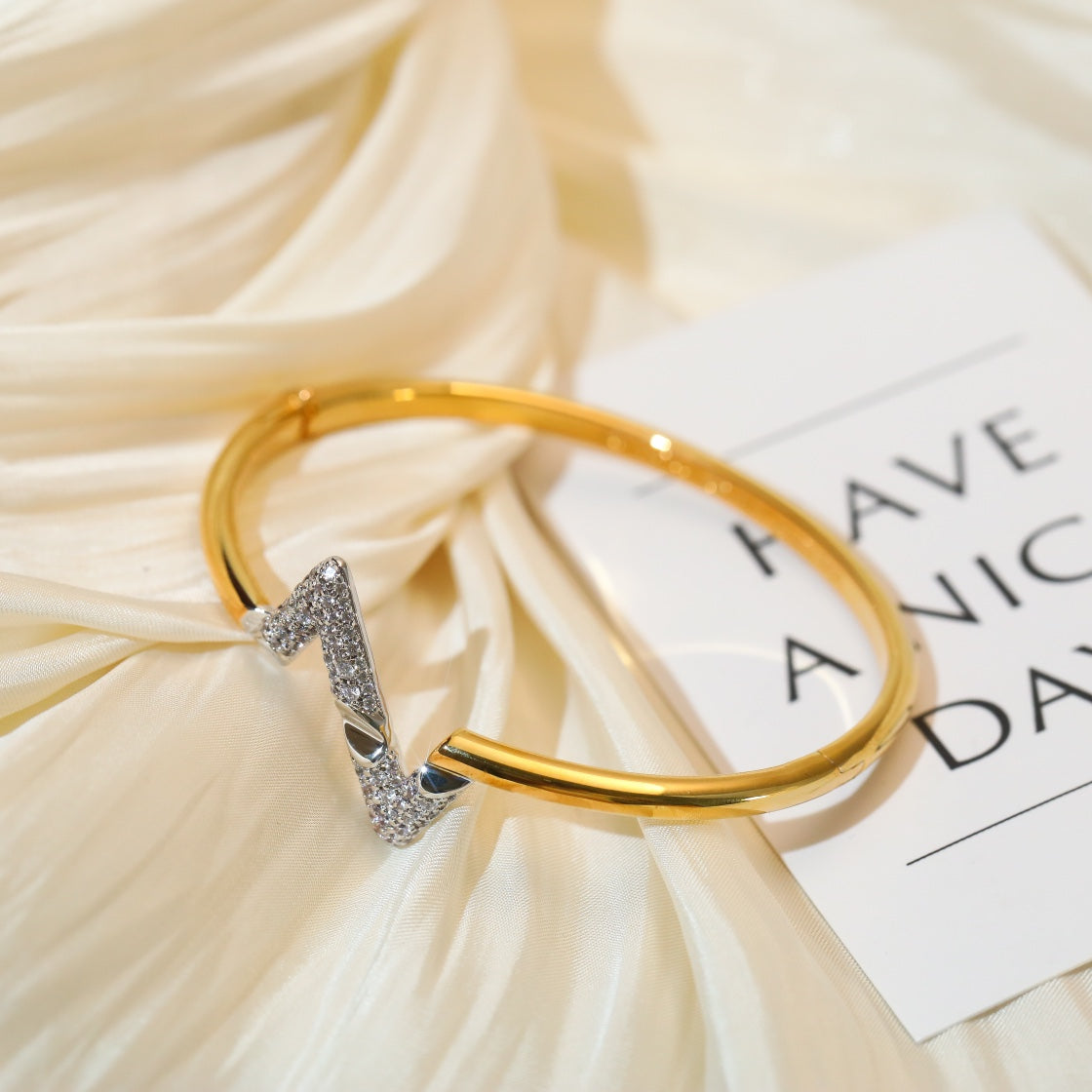 Lume Jewelry ヴォルテ アップサイド ダウン ゴールド ダイヤモンド ブレスレット