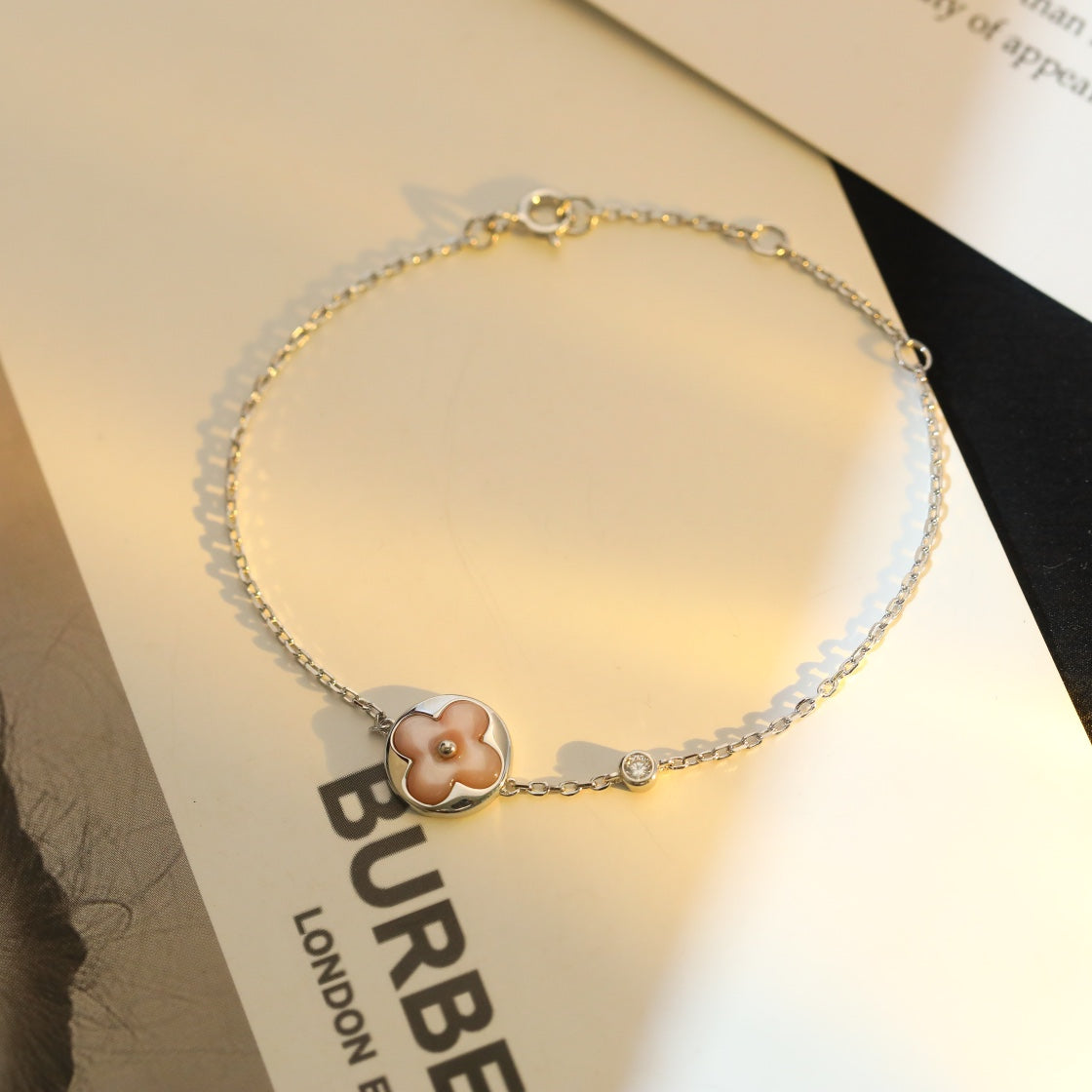 Lume Jewelry「太陽モチーフ ピンクマザーオブパール シルバーブレスレット」