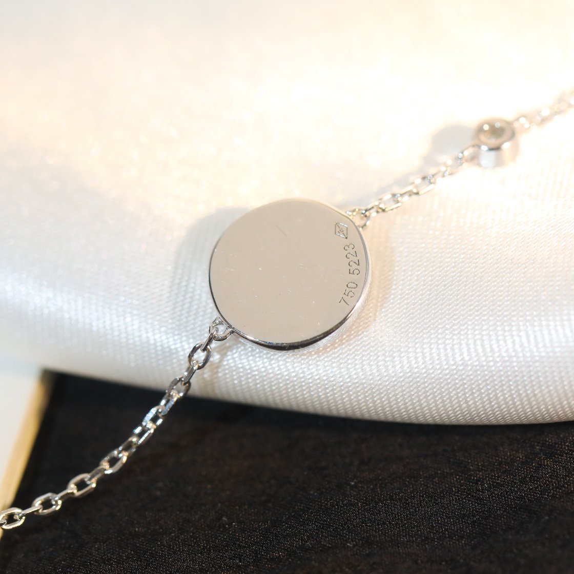 Lume Jewelry「太陽モチーフ ピンクマザーオブパール シルバーブレスレット」