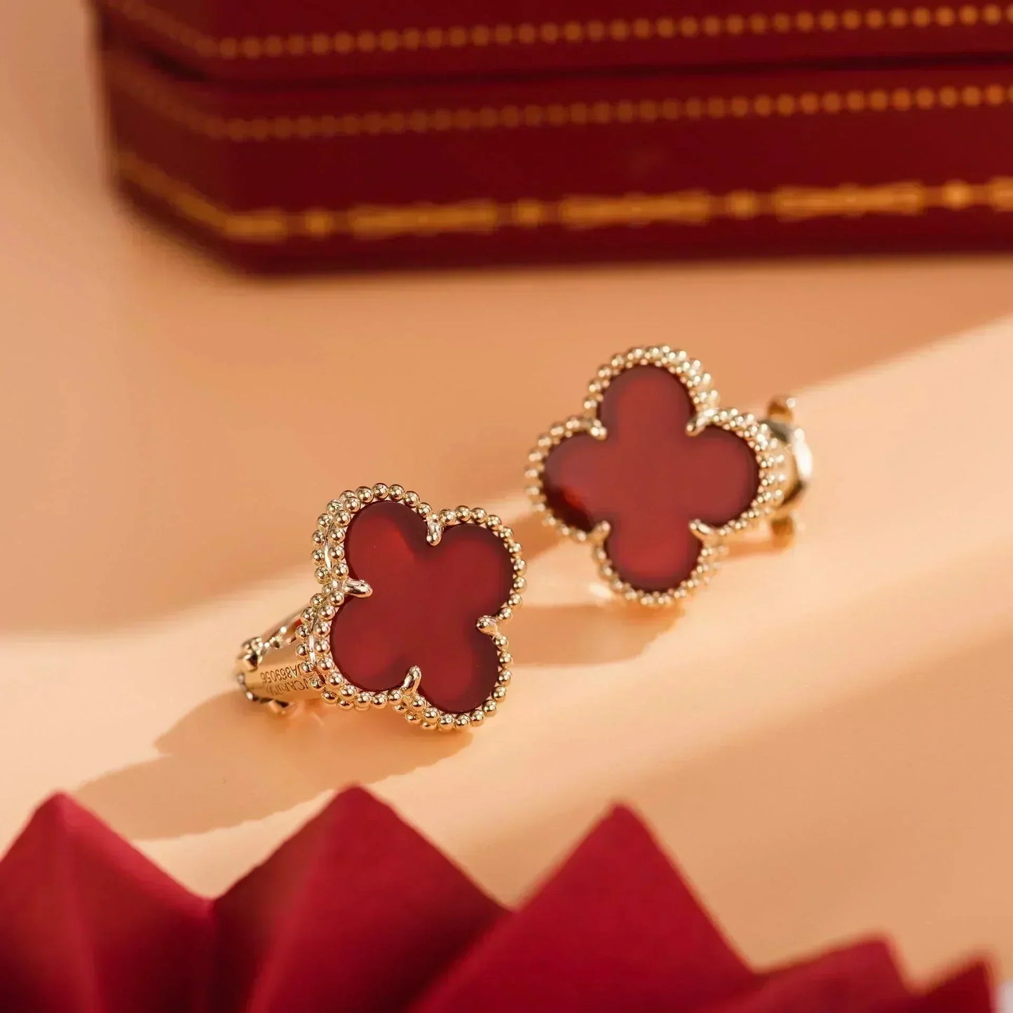 Lume Jewelry「クローバーミディアム 1モチーフ カーネリアン イヤリング」