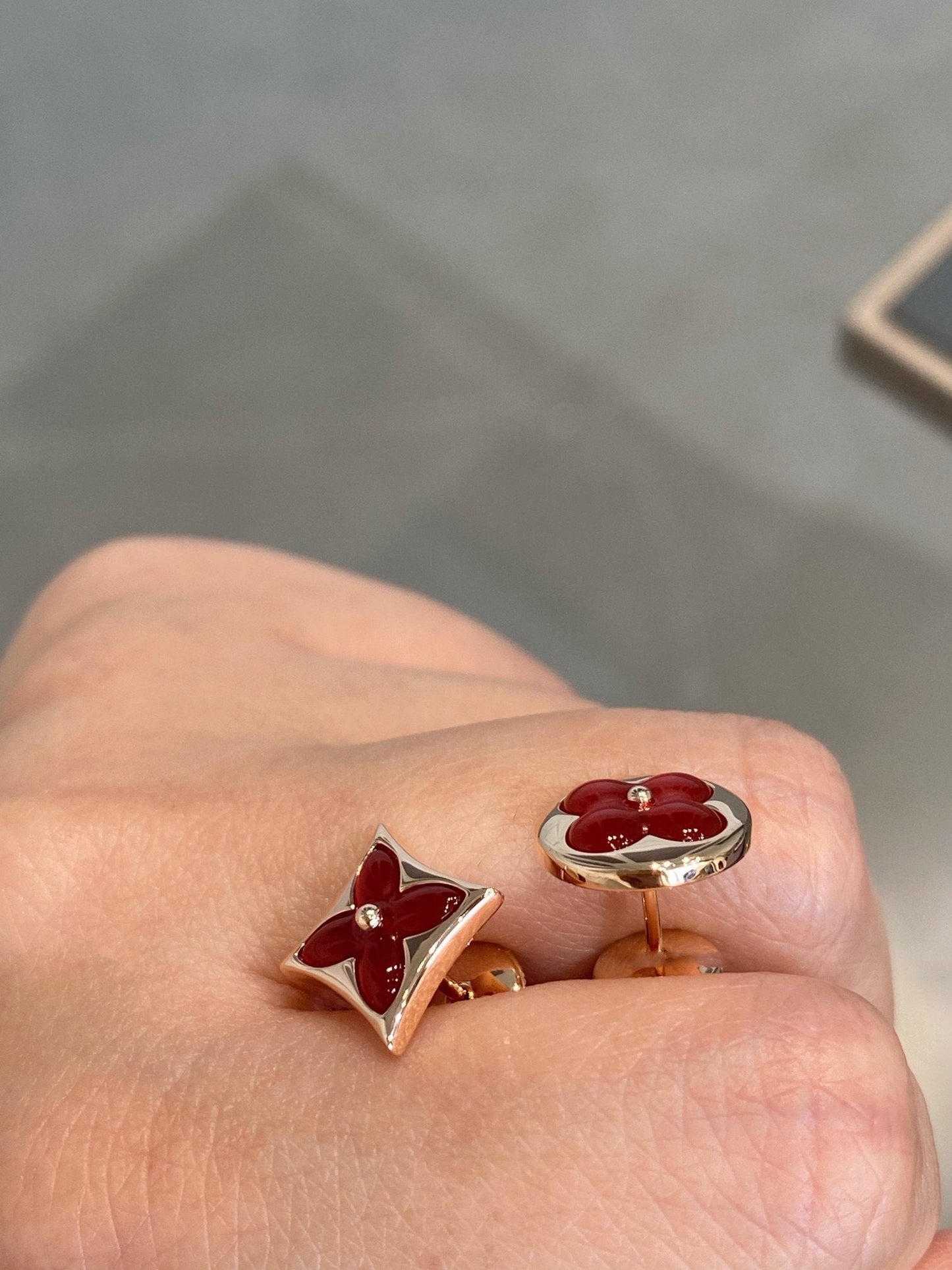 Lume Jewelry 「星と太陽」ピンクゴールド　カーネリアンスタッドピアス