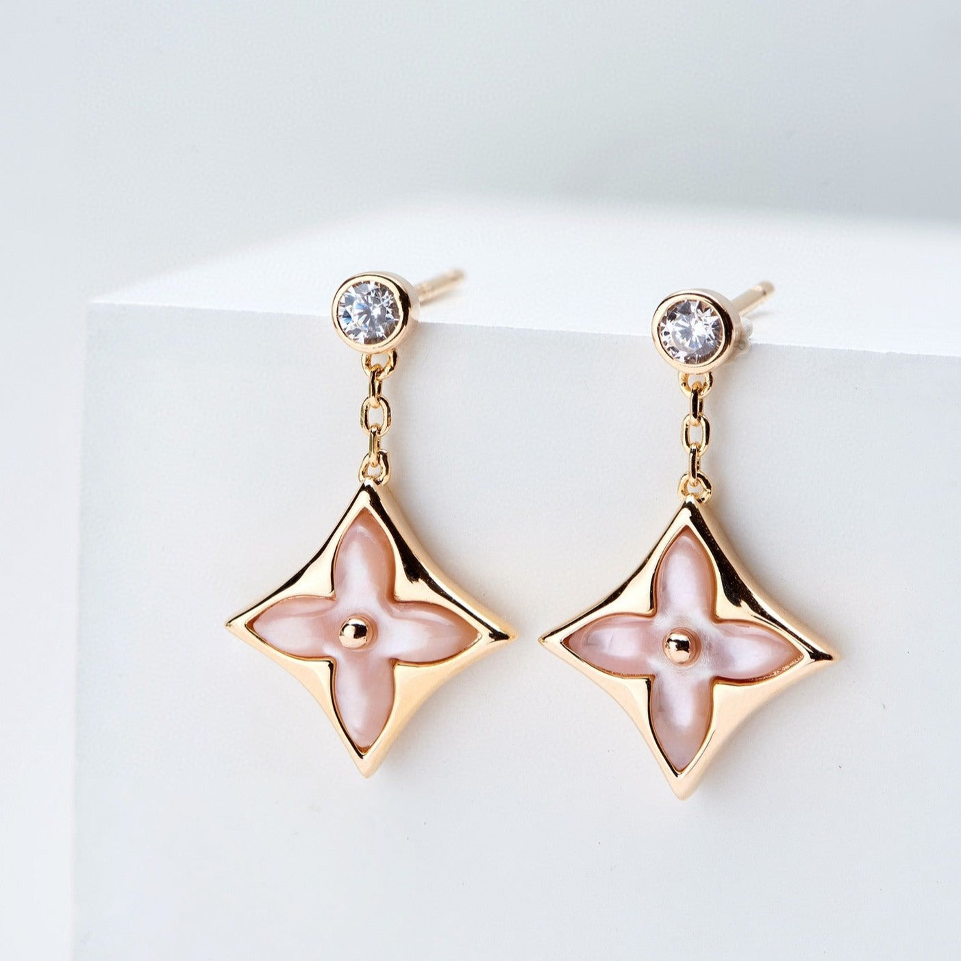 「Lume Jewelry」ダブルスターピンクゴールドMOPドロップイヤリング