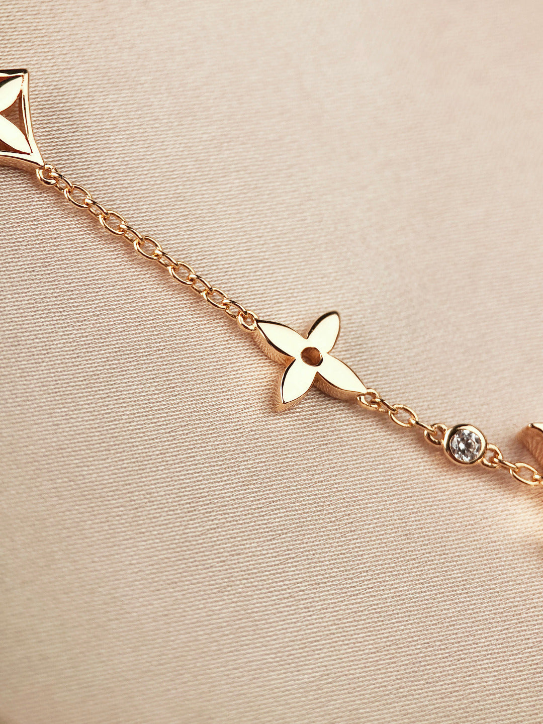 「Lume Jewelry」星と太陽 7モチーフ ゴールドブレスレット