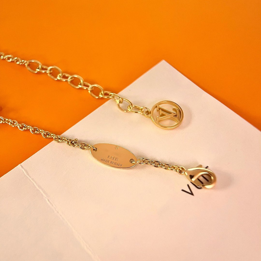 「Lume Jewelry」ロゴ スターモチーフ ゴールドブレスレット