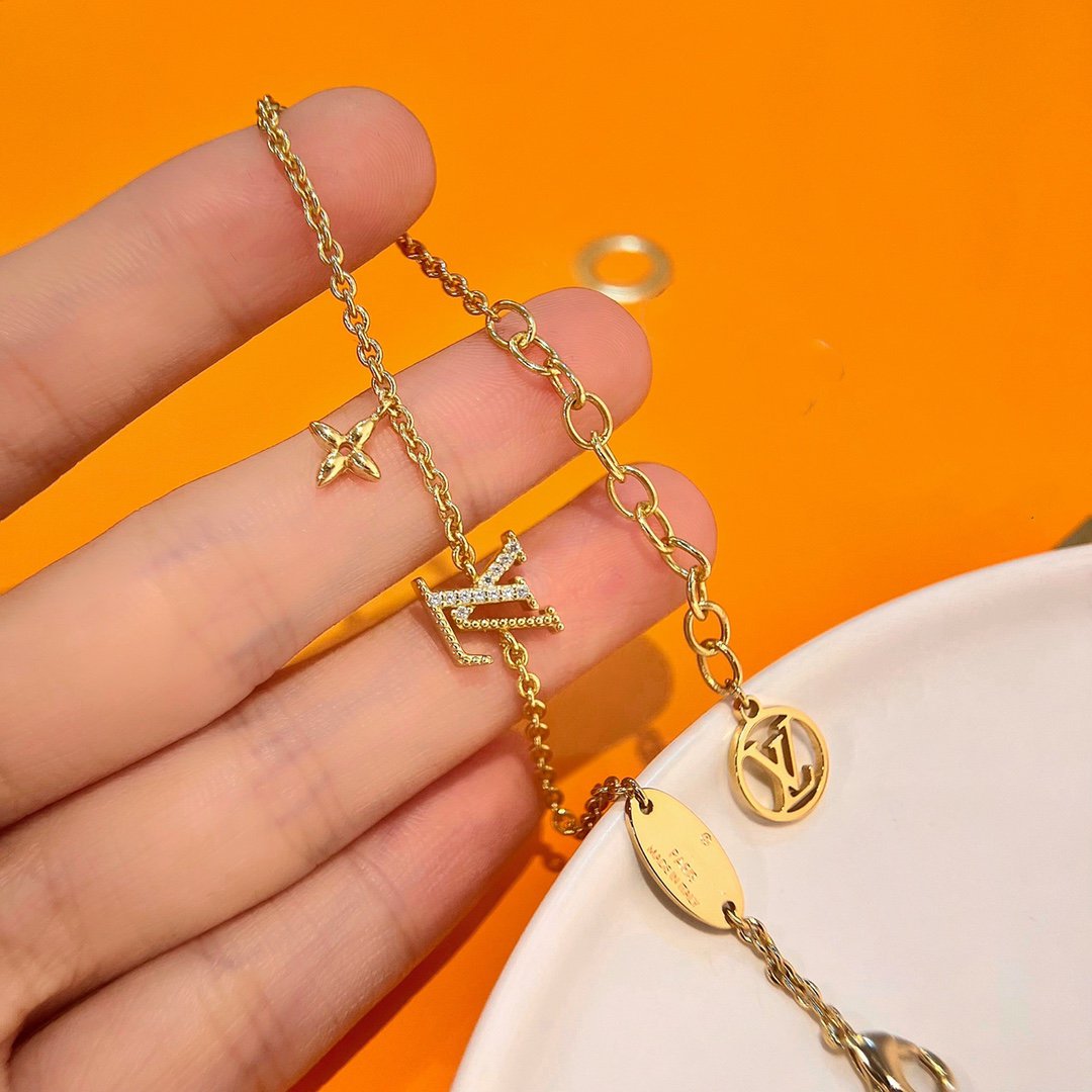 「Lume Jewelry」ロゴ スターモチーフ ゴールドブレスレット